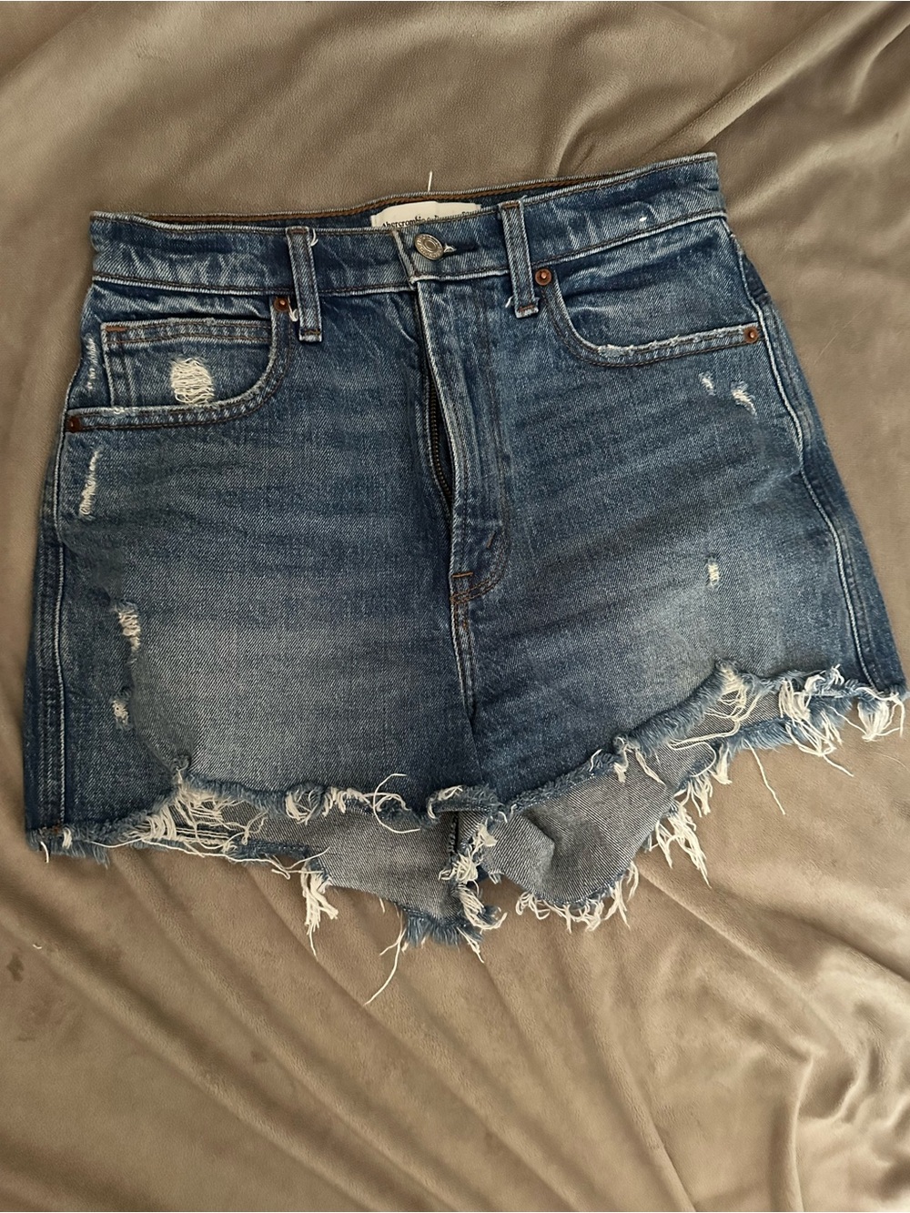 Abercrombie & Fitch Distressed Ultra High-Rise Mom Short